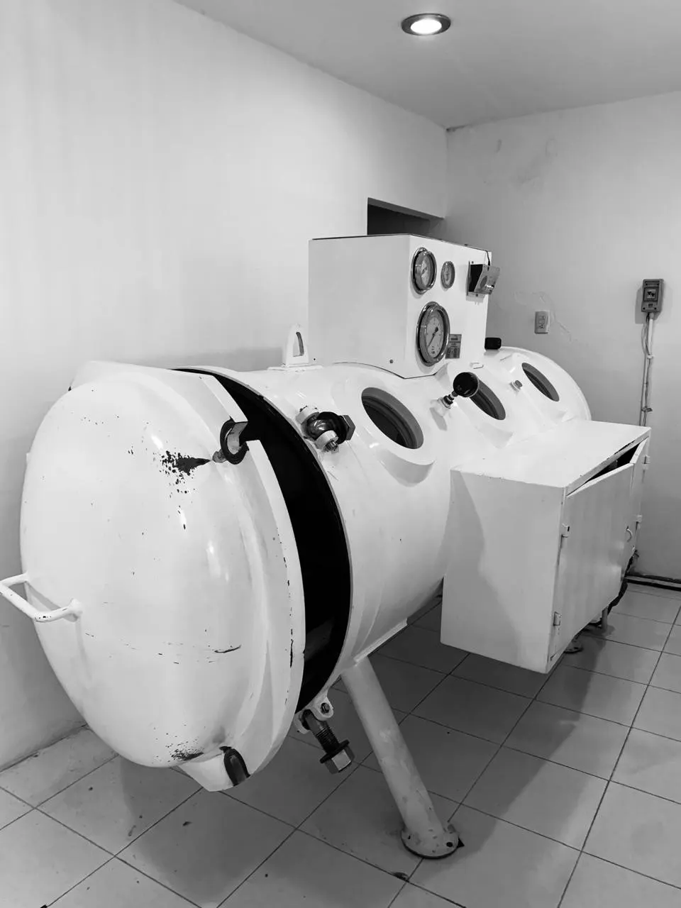 Cámara hiperbárica en sala de tratamiento